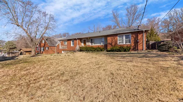 East Alton, IL 62024,24 W Woodland DR