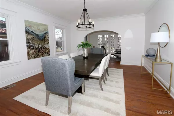 St Louis, MO 63121,3092 Bellerive DR