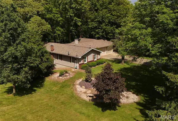 20 Denzel DR, Greenville, IL 62246