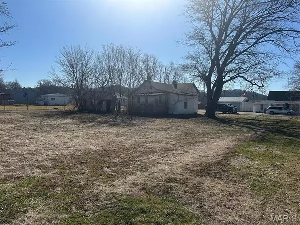 350 Locust ST, Eldred, IL 62027