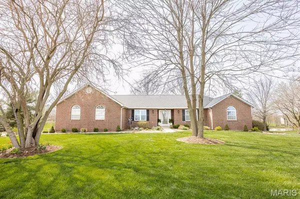 5213 Live Oak DR, Smithton, IL 62285