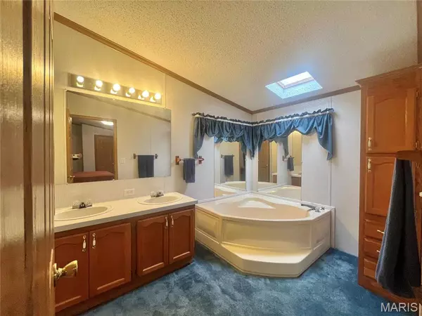 Leslie, MO 63056,110 South Lake DR