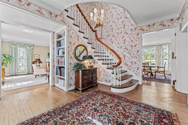Ladue, MO 63124,3 Greenbriar DR