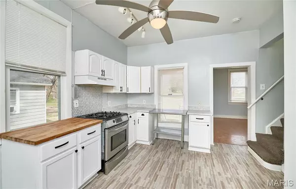 St Louis, MO 63130,7048 Raymond AVE