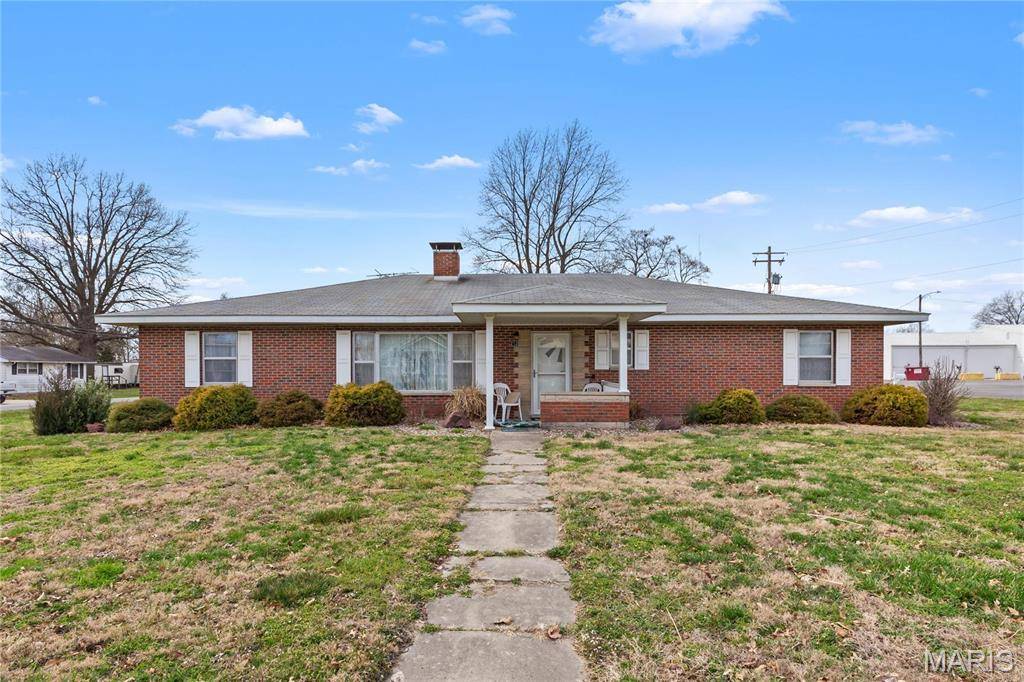212 S Main ST, Brighton, IL 62012