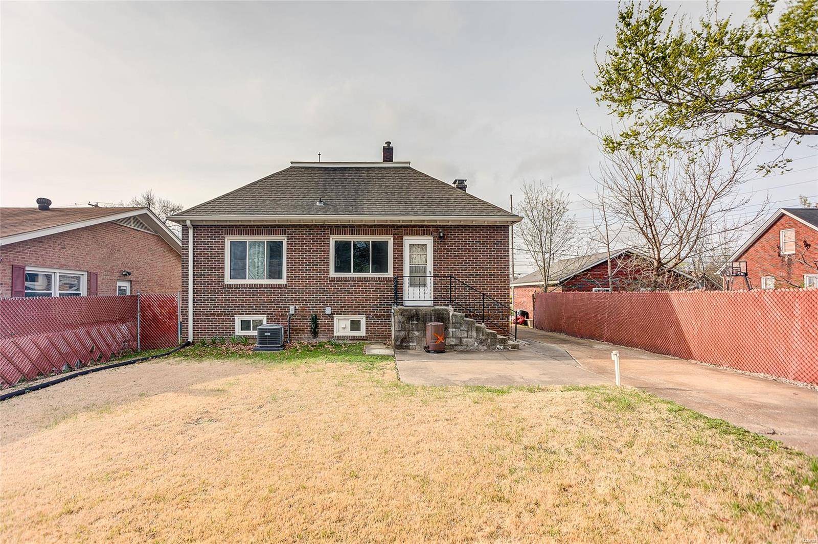 Alton, IL 62002,3510 Berkeley AVE