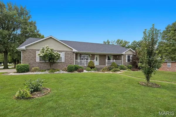 830 Wayne ST, Carlyle, IL 62231