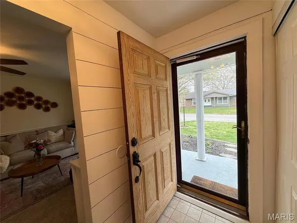 Godfrey, IL 62035,5208 River Aire Dr DR