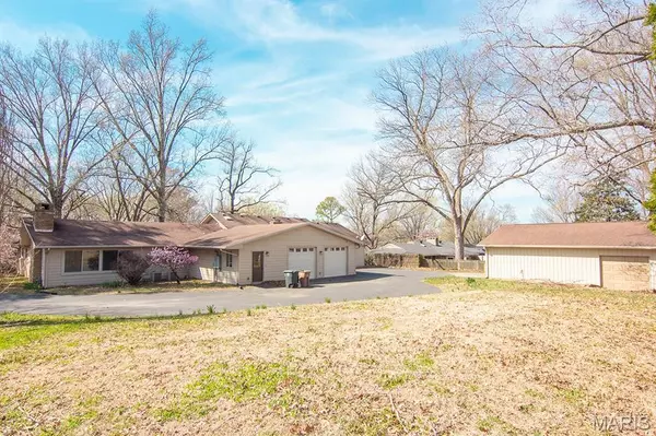 Cape Girardeau, MO 63701,1014 N Henderson AVE