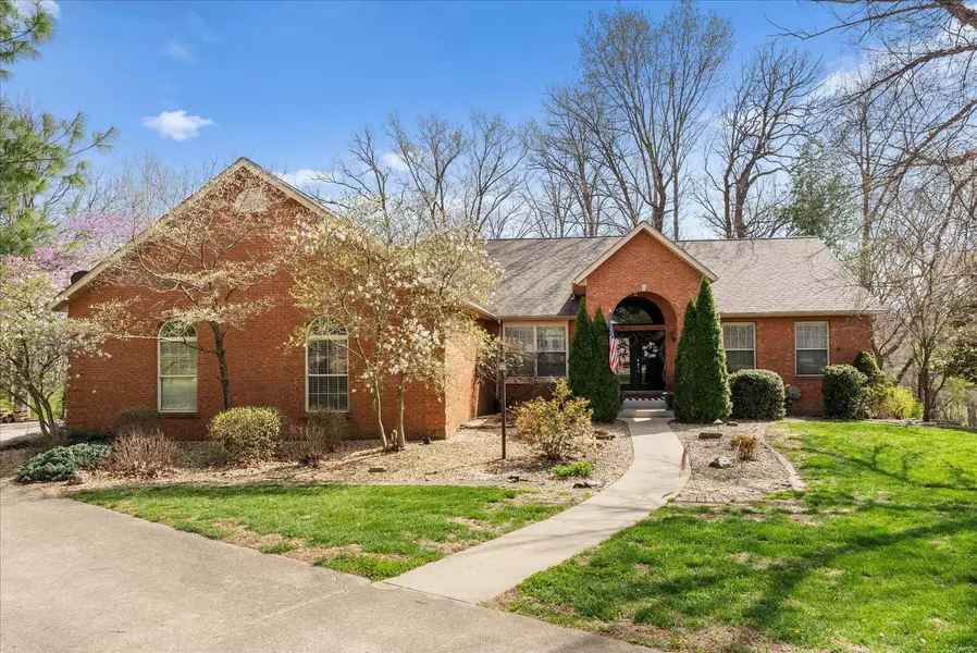 5713 Lakebriar DR, Millstadt, IL 62260