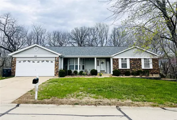 737 Carriage Trail Drive DR, O'fallon, MO 63368