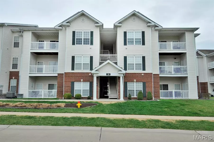 39 Kassebaum LN #303, St Louis, MO 63129