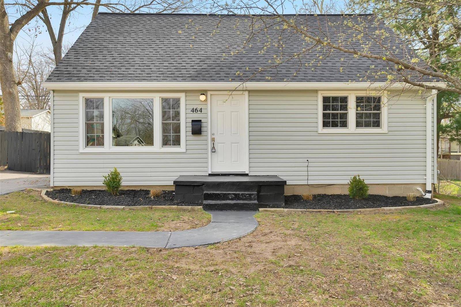 464 Chamberlin DR, Ballwin, MO 63021