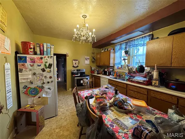 Salem, MO 65560,806 E 1st ST