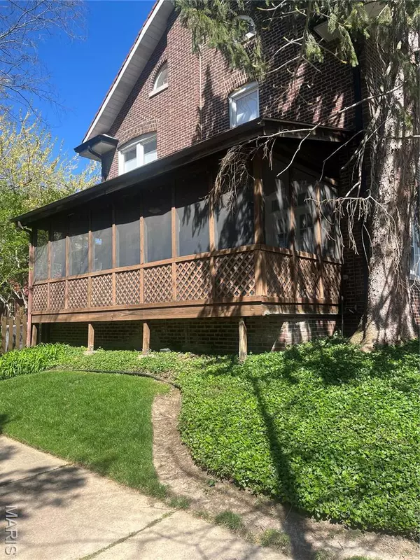 St Louis, MO 63130,7069 Pershing AVE