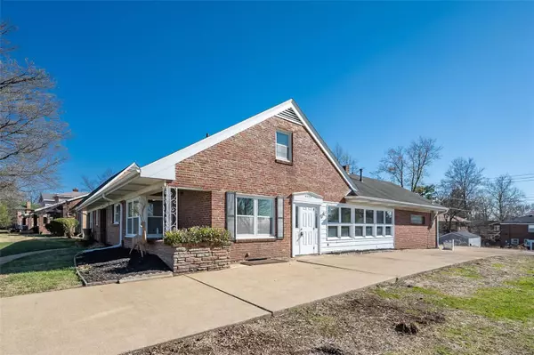 St Louis, MO 63121,8230 Natural Bridge RD