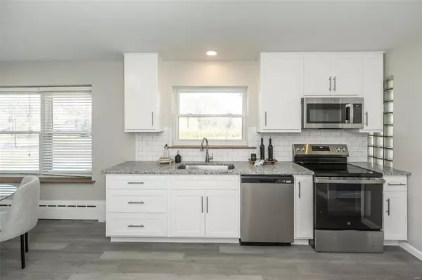 St Louis, MO 63121,8230 Natural Bridge RD