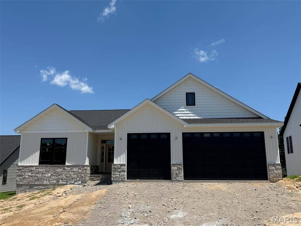 988 Half Moon LN, Caseyville, IL 62232