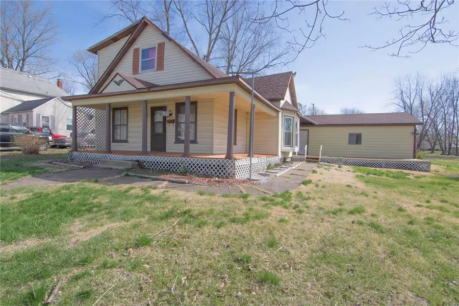 122 N 2nd ST, Vandalia, IL 62471