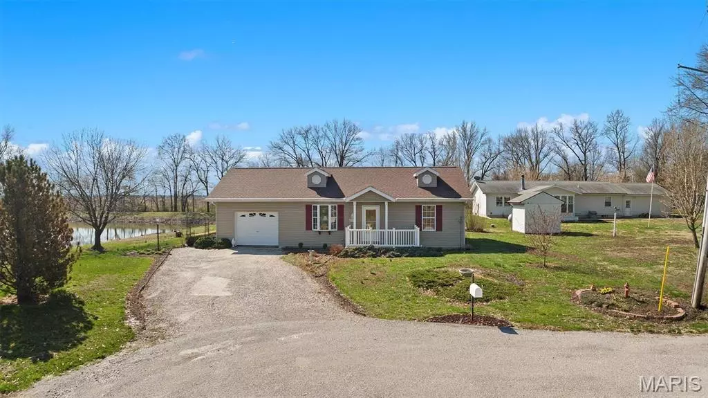 10 Mallard DR, Carlyle, IL 62231