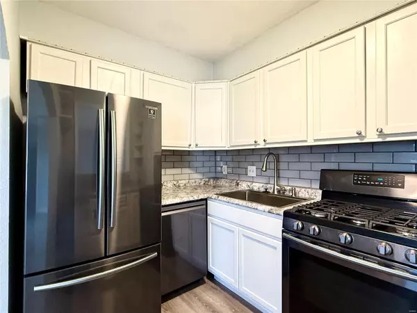 St Louis, MO 63129,6911 Colonial Woods Dr DR #5