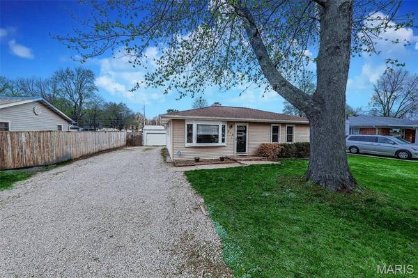 312 Frey LN, Fairview Heights, IL 62208
