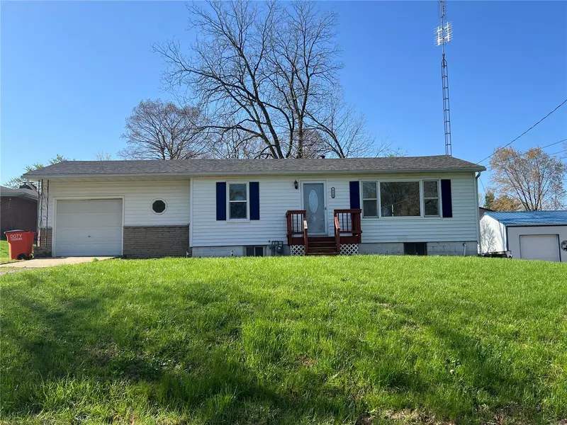 930 W South ST, Vandalia, IL 62471