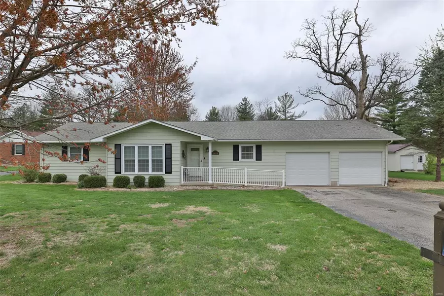 1614 Seymour AVE, Hillsboro, IL 62049