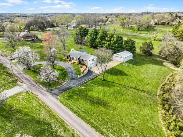 4 Brinley LN, Villa Ridge, MO 63089