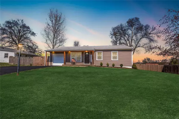 1005 Dauphine LN,  Manchester,  MO 63011