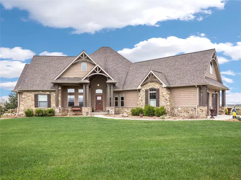 7486 Kerin RD, Alhambra, IL 62001