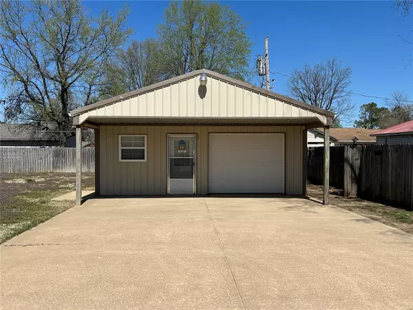 Kennett, MO 63857,17531 Division ST