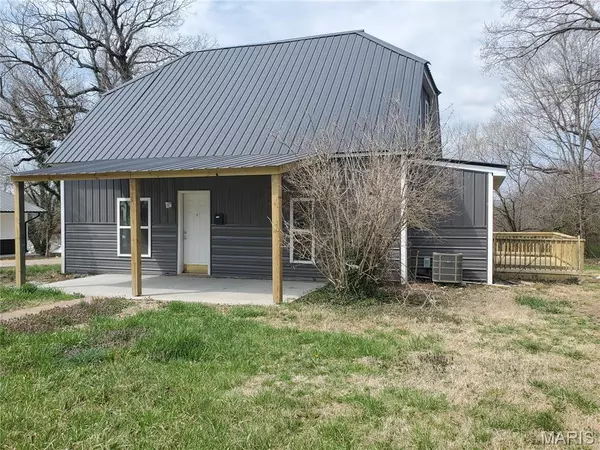 Houston, MO 65483,401 N Oak Hill DR