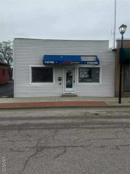 41 W Ferguson AVE, Wood River, IL 62095