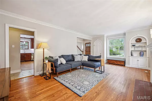 Clayton, MO 63105,7640 Maryland AVE