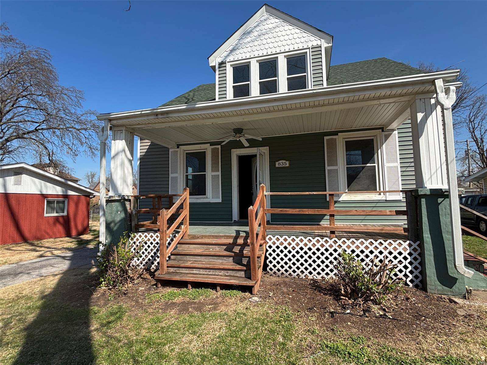 835 Lewis AVE, Wood River, IL 62095