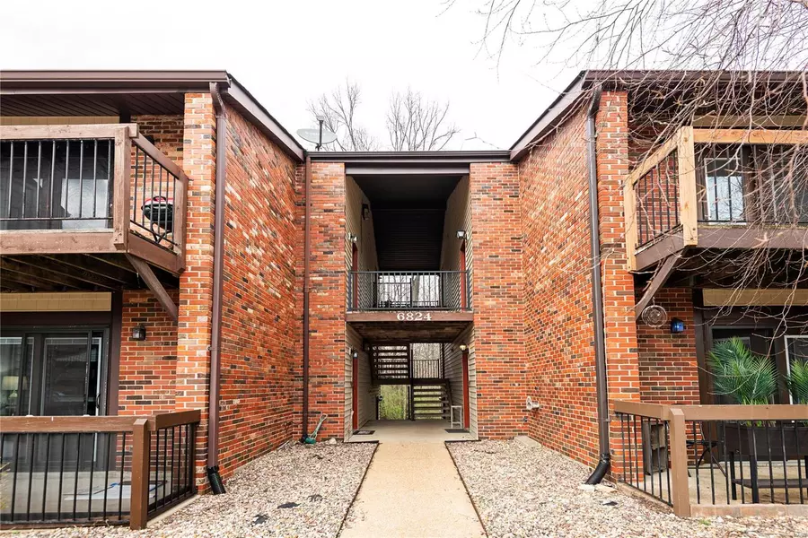 6824 Cottage Grove LN #H, St Louis, MO 63129