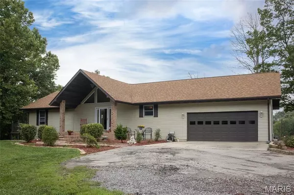 3448 Levee RD, Centralia, IL 62801