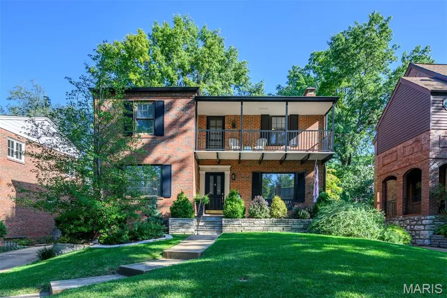 8041 Daytona DR, St Louis, MO 63105