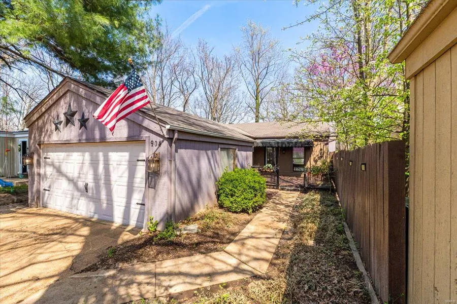 904 Chestnut Ridge RD, Manchester, MO 63021