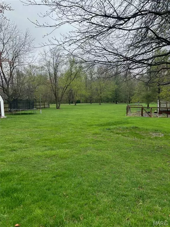 Lebanon, IL 62254,8548 Oak Hill School RD
