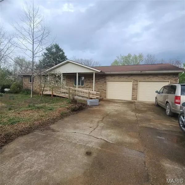 23026 Reporter RD, Waynesville, MO 65583