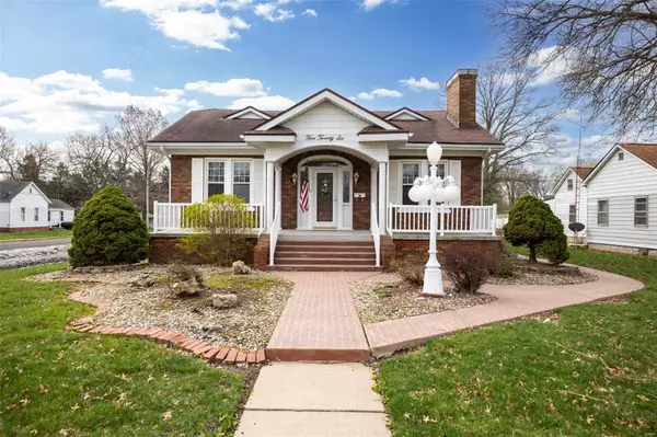 526 E Main ST, Staunton, IL 62088