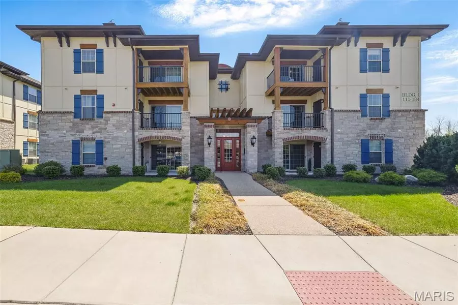121 Bordeaux WAY, St Peters, MO 63376
