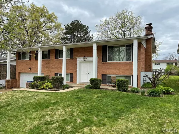 9859 Hedgebrook LN, St Louis, MO 63126