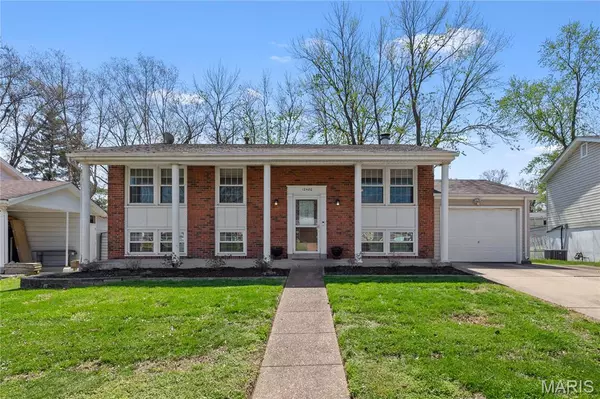 12480 Glengate DR, Maryland Heights, MO 63043