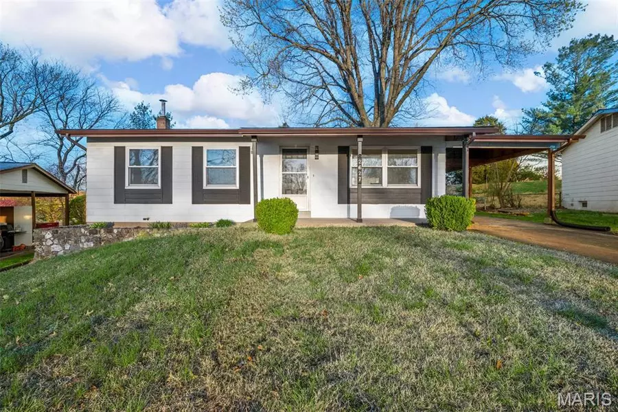 2627 Glenoak DR, Maryland Heights, MO 63043