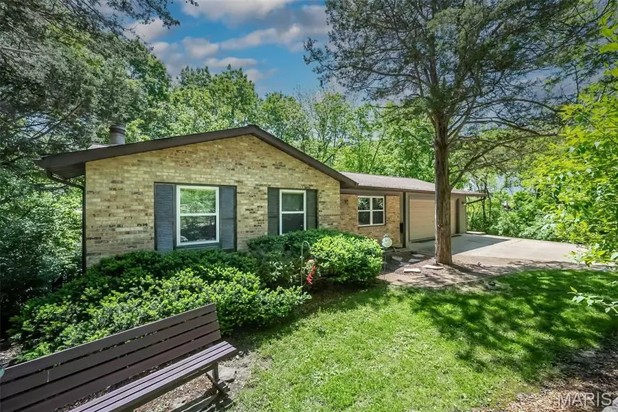1703 Greenwood CT, Imperial, MO 63052