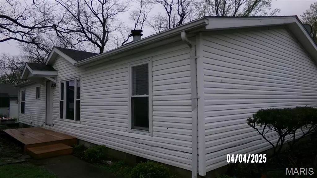 610 E Green ST, Mascoutah, IL 62258