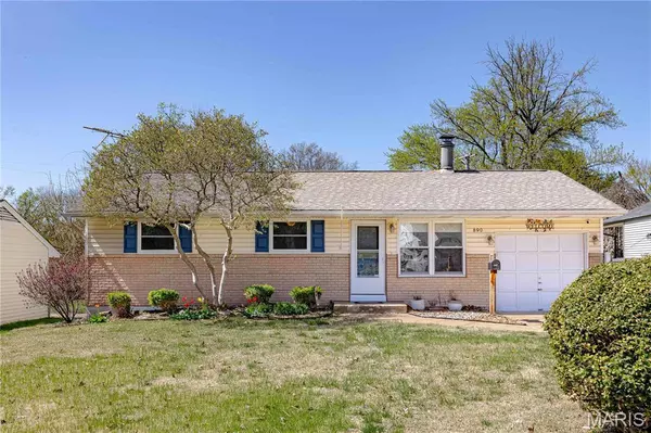 890 Tyson DR, Florissant, MO 63031